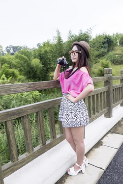 热门人与动物PPT模板